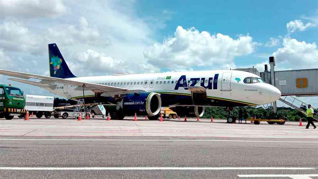 Passageiro é detido após ameaçar voo da Azul com falsa bomba | O avião da Azul ficou em solo, após a ameaça de bomba
