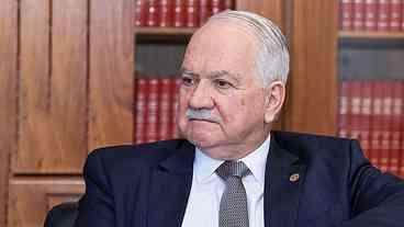 Fachin assume a Presidência do STF em momento crítico