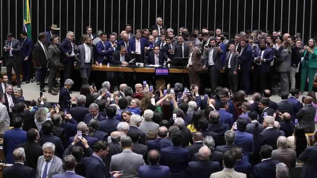 A luta contra a bandidagem no Congresso continua | Deputados bolsonaristas pressionam por retaliação