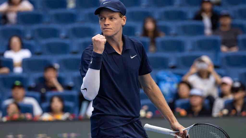 Sinner vence Marozsán e avança à semifinal em Pequim | Jannik Sinner tenta reduzir liderança de Carlos Alcaraz no ranking