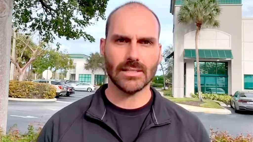 STF manda citar Eduardo Bolsonaro por edital, para adiantar processo | O deputado Eduardo Bolsonaro (PL-SP) tem sido chamado de ‘traidor’, por articular penalidades econômicas contra o Brasil