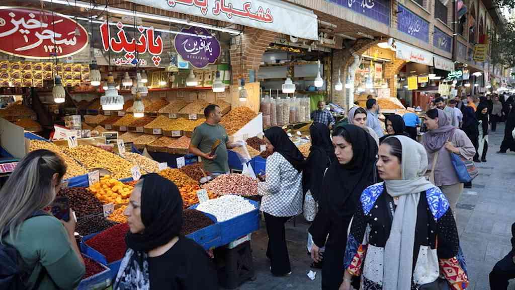 Reino Unido endurece posição e restabelece sanções ao Irã | Cerca de 71 pessoas físicas e jurídicas iranianas viram alvo de sanções do Reino Unido