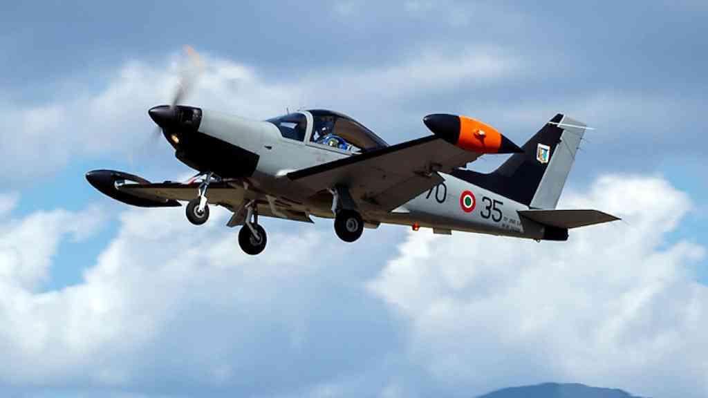 Acidente com avião militar deixa dois mortos na Itália | Avião do 70º Esquadrão de Latina, em foto de arquivo