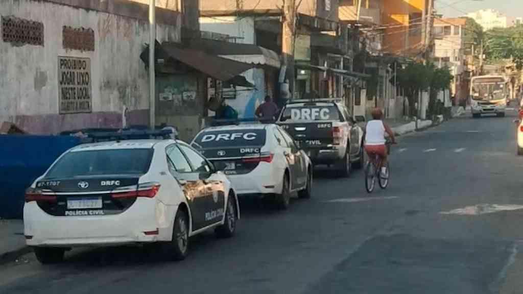 Intenso tiroteio marca operação contra roubos de cargas e veículos em Caxias | Agentes atuam em áreas usadas como locais estratégicos por facções criminosas