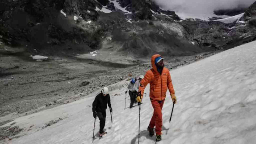 Geleiras na Suíça encolhem um quarto em uma década, diz pesquisa | De acordo com os cientistas, as geleiras podem desaparecer na França até 2100