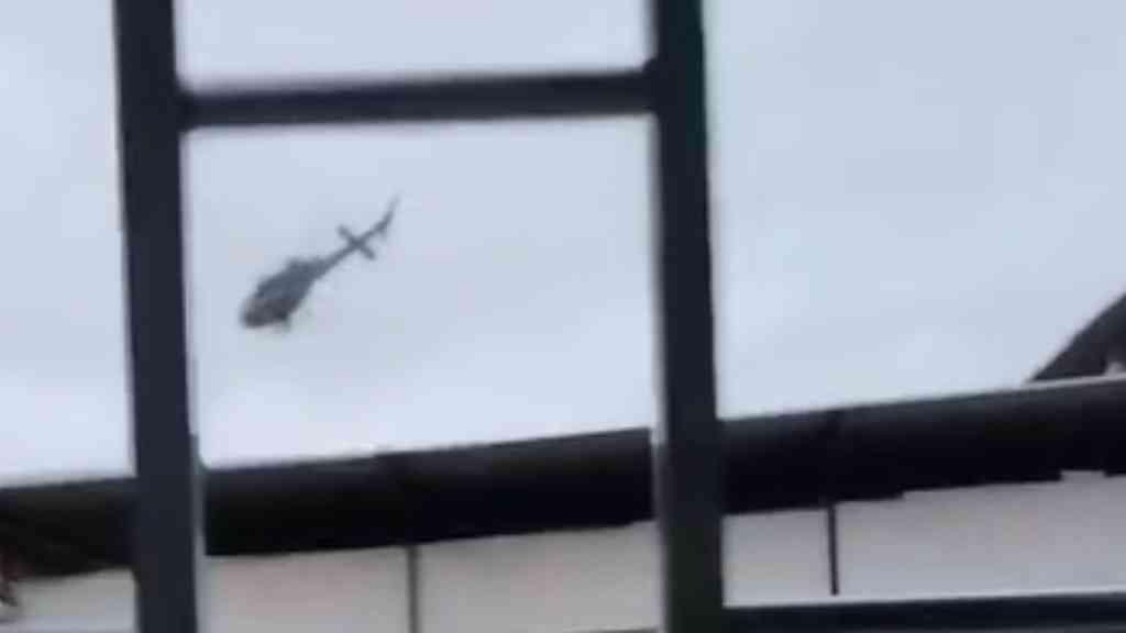 Confronto com o Comando Vermelho deixa presos na Maré | Helicóptero sobrevoa o Complexo da Maré em operação contra o CV