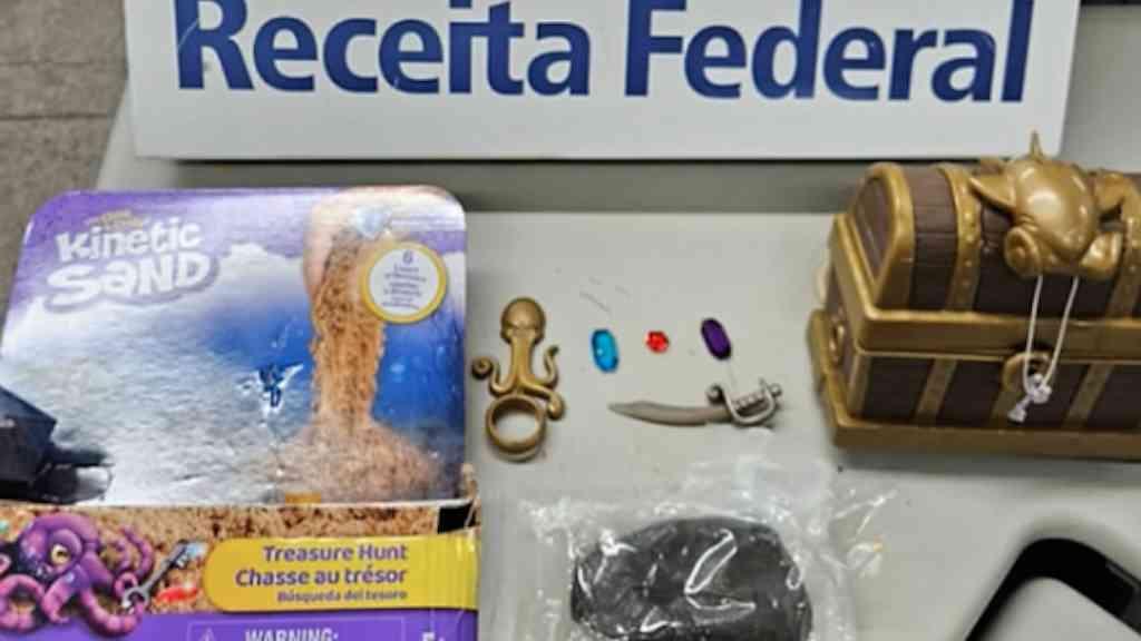 Droga é encontrada em brinquedo no aeroporto do Galeão | Remessa enviada dos Estados Unidos tinha São Paulo como destino