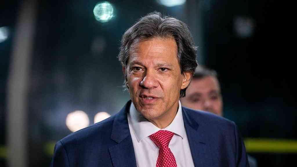 Haddad comemora aprovação de PL que amplia isenção do IR | O ministro da Fazenda Fernando Haddad está otimista quanto à isenção do IR, agora no Senado