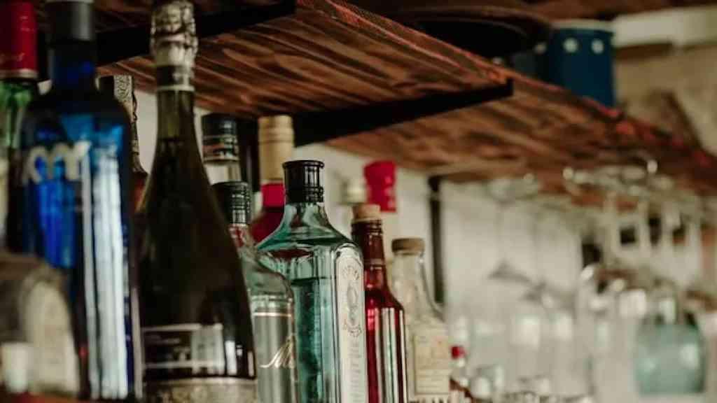 Rio exige notificação obrigatória de casos de intoxicação por metanol | Casos de intoxicação por metanol crescem no Brasil