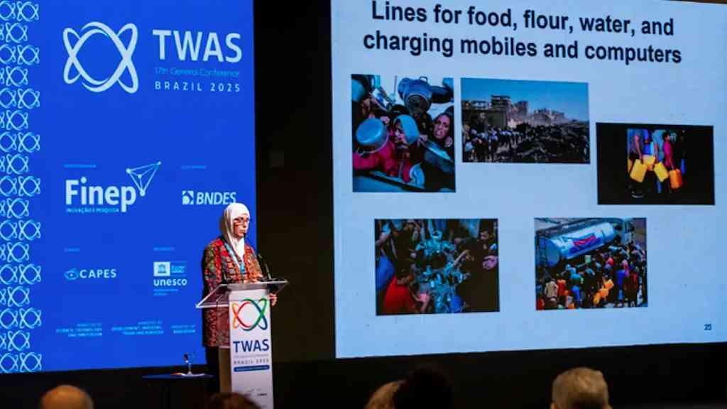 Professora de Gaza luta para manter aulas durante a guerra | Ofensiva de Israel destruiu inúmeros centros de estudos na região