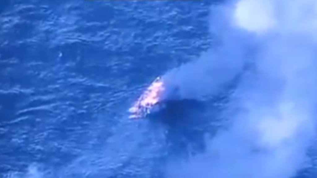 EUA atacam lancha suspeita perto da Venezuela | Vídeo divulgado por ministro de Trump mostra embarcação sendo explodida; EUA alegam que barco continha drogas e que ia em direção ao país