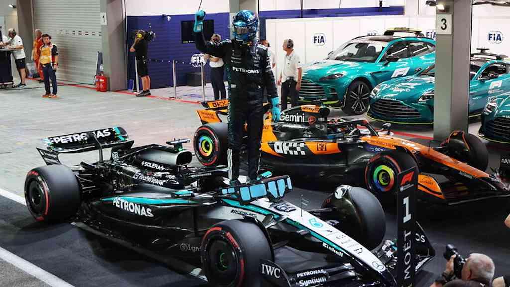 Russell supera Verstappen e conquista pole em Singapura | Russell fez 1m29s158 em sua volta mais rápida no circuito