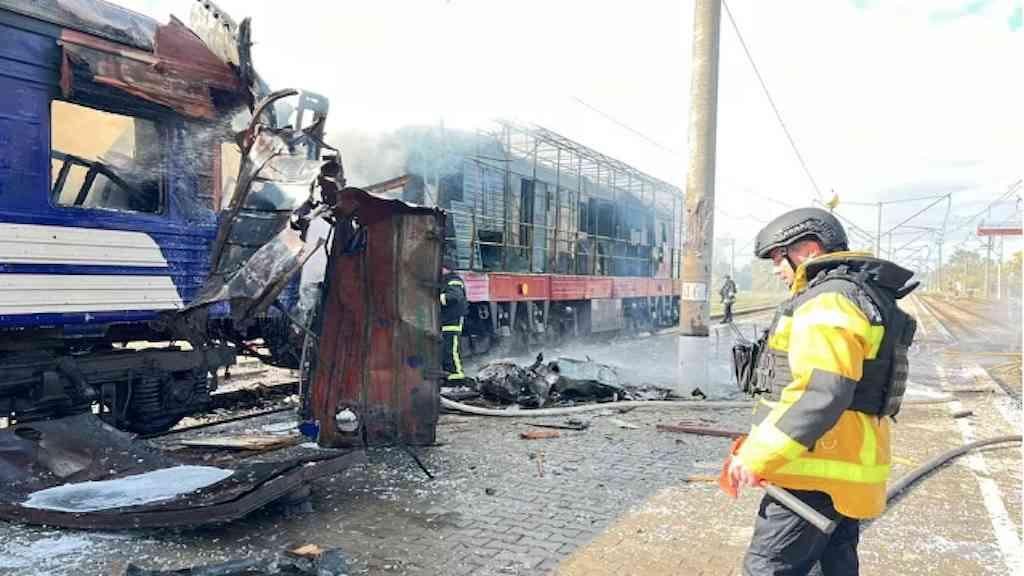 Estação de trem na Ucrânia é atingida por ataque russo | Estação ucraniana sofre ataque russo com vítimas