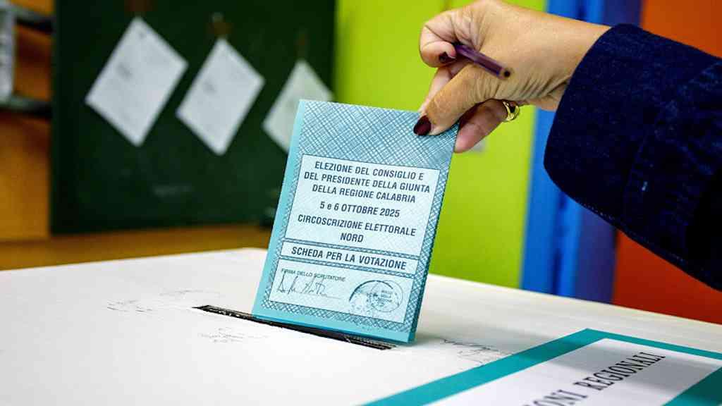 Italianos votam em eleições regionais na Calábria | Aproximadamente 1,9 milhão de pessoas estão aptas a votar