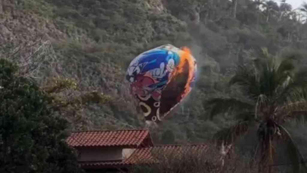 Balão cai em residência em Itacoatiara e provoca incêndio, sem feridos | Queda de balão em Itacoatiara atinge imóvel, mas não fere moradores