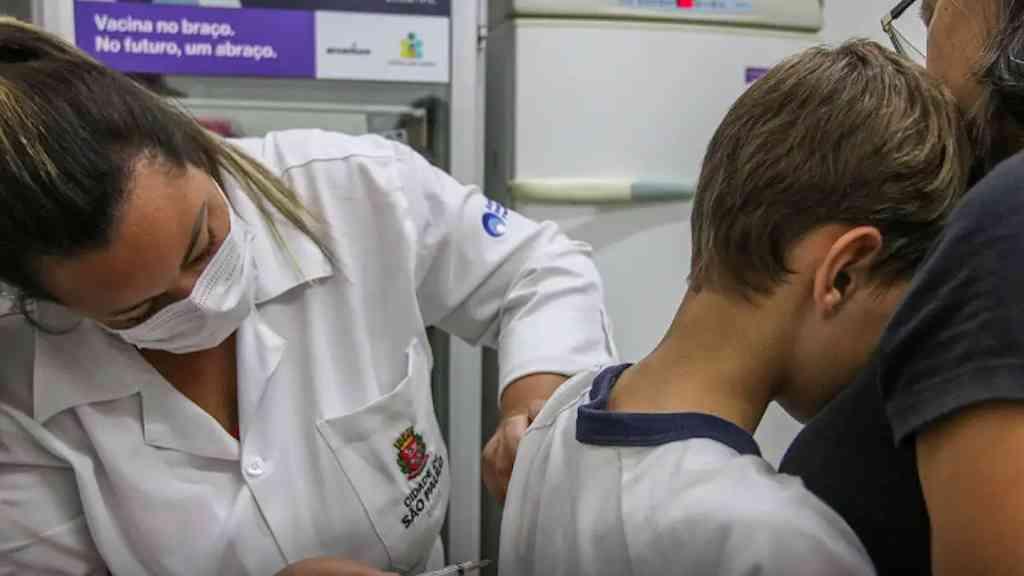 Câncer de colo de útero cai 58% com vacina contra HPV | Imunizante também reduz em 67% as lesões pré-cancerosas graves