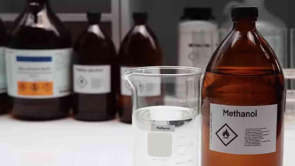 Estado do Rio treina agentes contra bebidas adulteradas | O metanol é um álcool de uso industrial, encontrado em solventes e outros produtos químicos, altamente tóxico quando ingerido