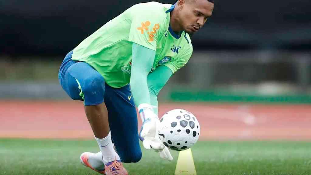 Goleiro John celebra primeira convocação para a seleção | John diz que ser convocado para a seleção é um sonho