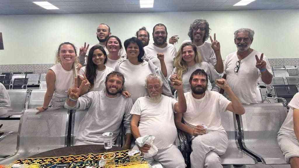 Brasileiros chegam ao país após prisão em flotilha para Gaza | Grupo de brasileiros foi detido por Israel, após interceptação de flotilha humanitária a Gaza