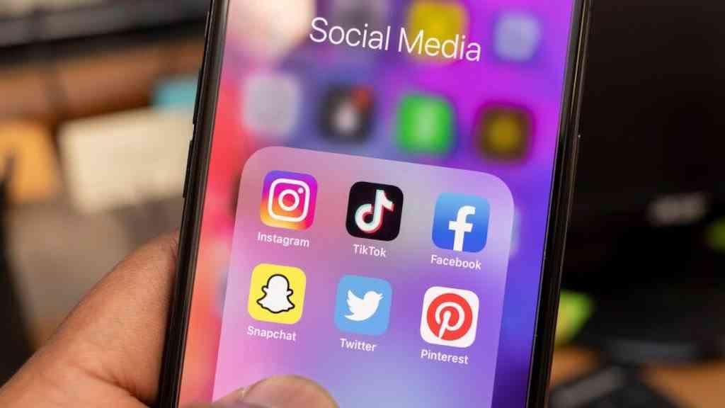 Nova York processa redes sociais por impacto em crianças | Estado de NY acusa empresas de mídia social de criar vício infantil