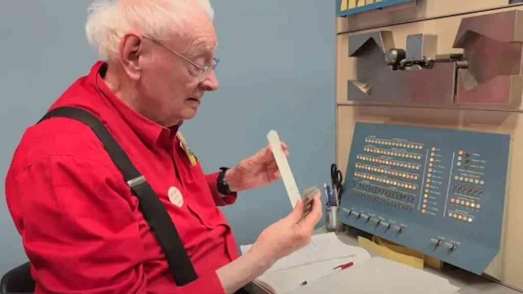 Computador vintage toca “Olson”, clássico do Boards of Canada | O computador PDP-1