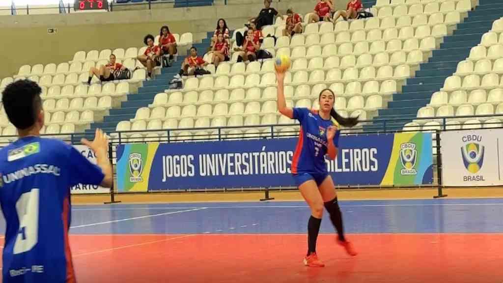 Equilíbrio entre estudo e esporte desafia estudantes-atletas | Mãe, atleta e estudante, Cecília Mousinho é destaque nos Jubs de Natal