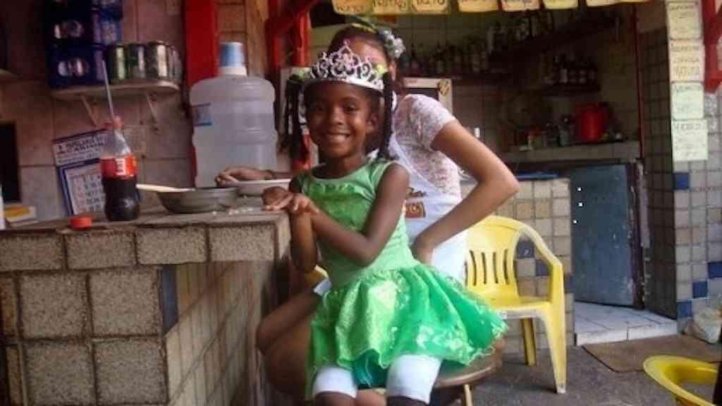 A princesinha do carnaval cresceu | Hoje, aos 18 anos de idade, ela está assim: