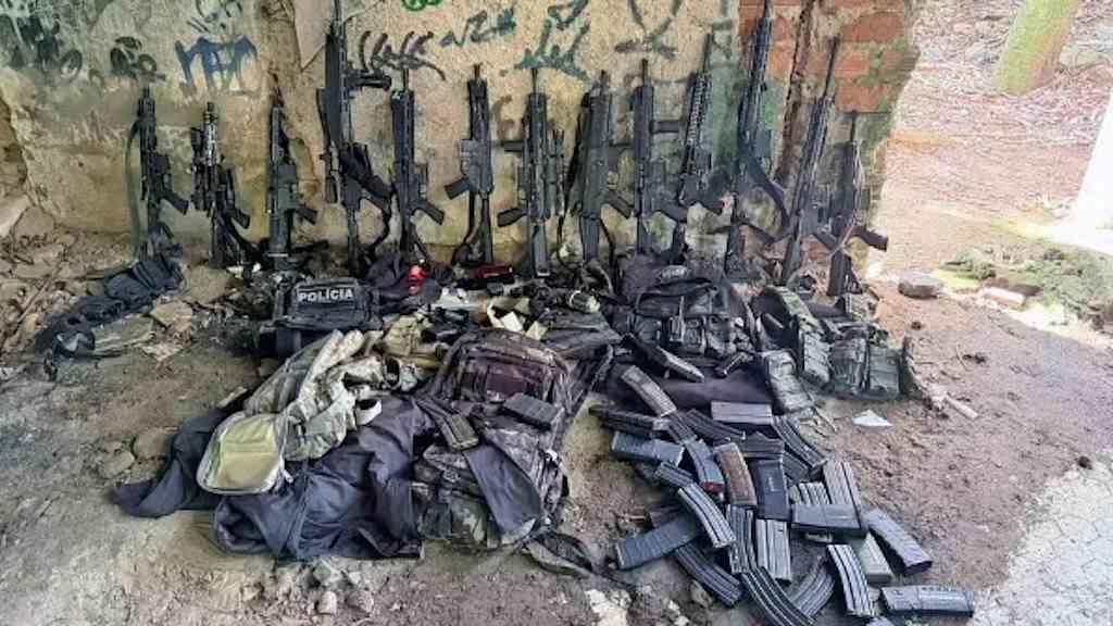 ‘Frankenstein’: fuzis de milicianos valem cerca de R$ 1 milhão | Armas apreendidas durante a ação