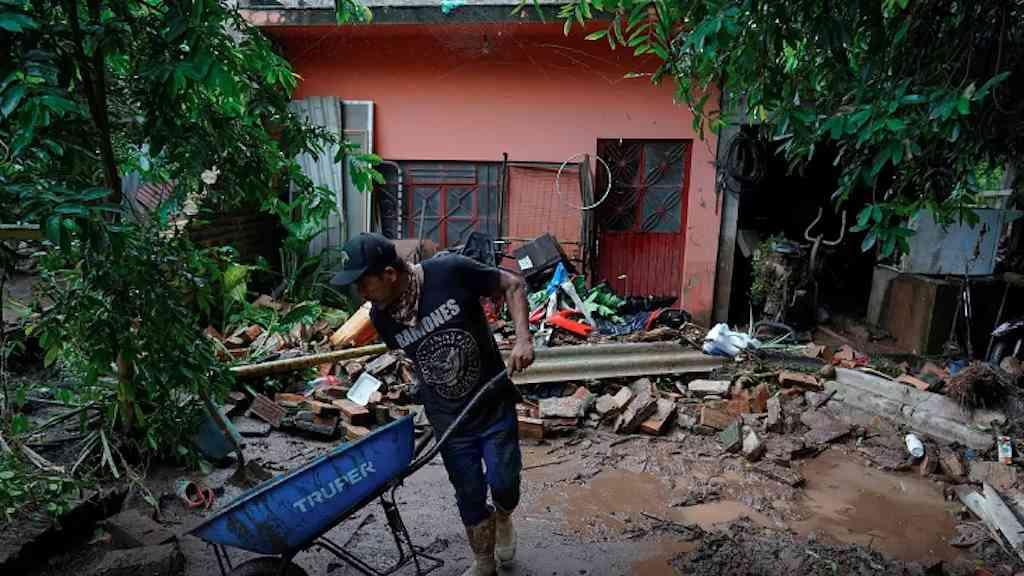 Chuvas no México deixam ao menos 64 mortos | Cerca de 65 pessoas estão desaparecidas, informa o governo