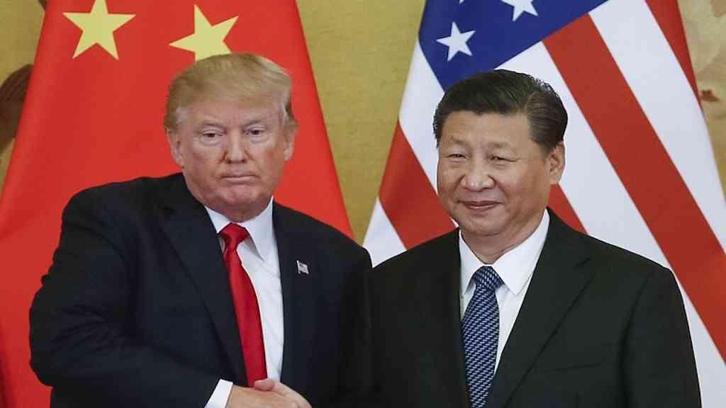 Guerra tarifária entre China e EUA é o centro da pauta na reunião do FMI | Trump e Xi Jinping durante reunião em novembro de 2017, em Pequim