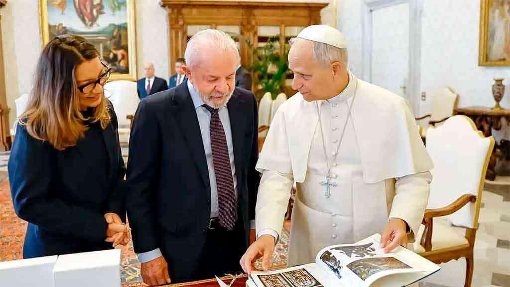 Lula coloca combate à fome como desafio da Humanidade | Janja e Lula fizeram uma visita de Estado ao pontífice Leão XIV em Roma, nesta segunda-feira