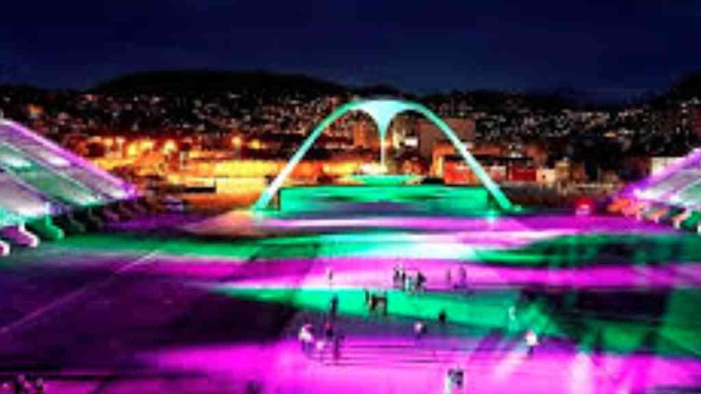 Liesa reabre venda de ingressos para o Carnaval 2026 | Passarela do Samba com iluminação cenográfica nos desfiles