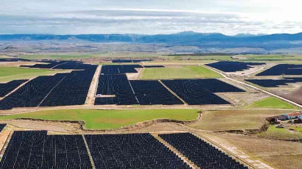Apple amplia capacidade de energia limpa na Europa em 650 MW | Apple investe em energia solar e eólica na Europa