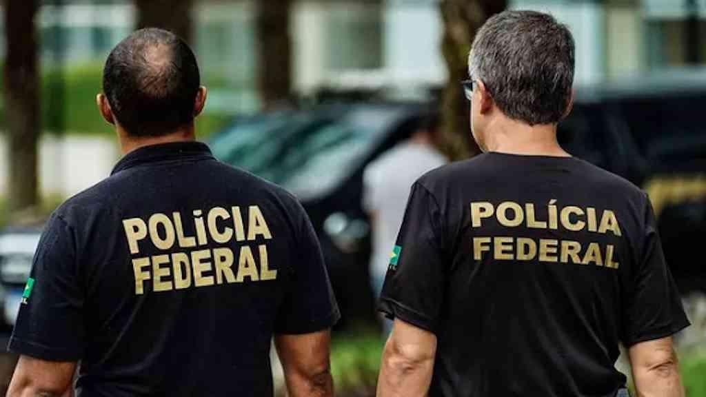 Operação da PF mira lavagem de dinheiro do tráfico via bets | Agentes da Polícia Federal