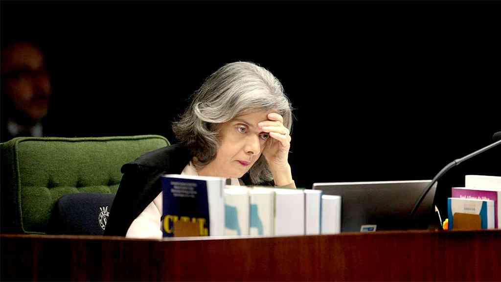 Aposentadoria de Cármen Lúcia é dúvida, mas a de Barroso, não | Cármen Lúcia teria citado o estresse que é pertencer ao Supremo