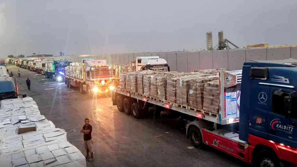 Entrega de ajuda em Gaza ocorre em meio a impasse por reféns | Durante a noite, Hamas entregou mais quatro corpos de cativos