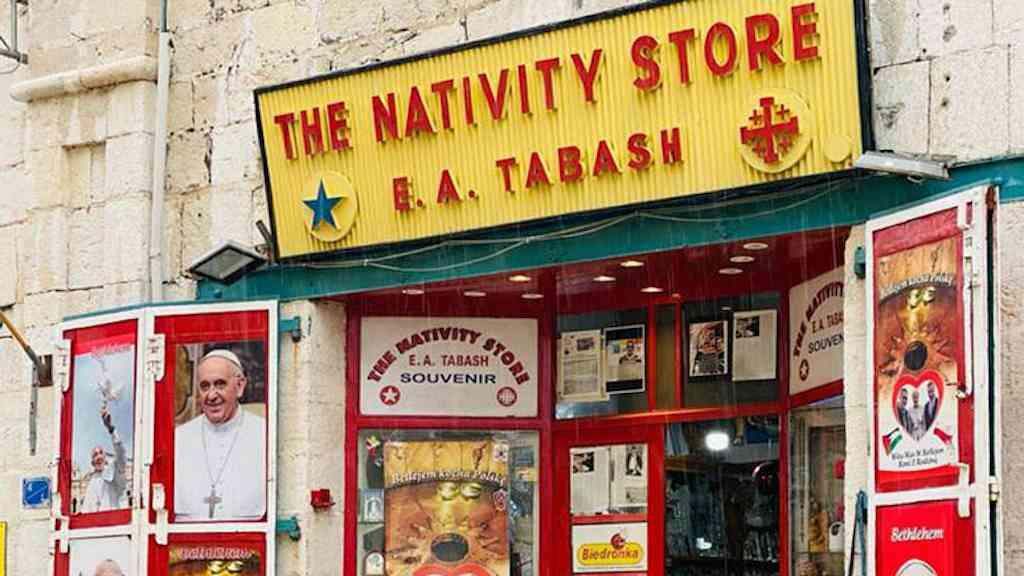 Belém enfrenta queda no turismo, mas moradores mantêm esperança | Rony é dona da loja mais antiga de presépios do Belém