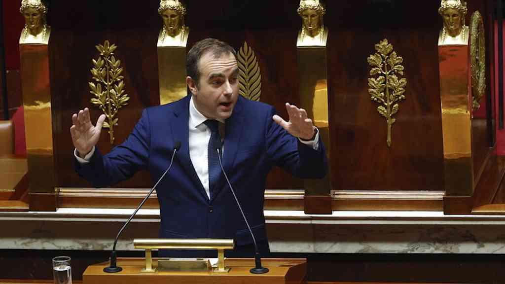 Lecornu sobrevive a moções e continua como premiê da França | Sébastian Lecornu garantiu fôlego para aprovar Lei Orçamentária