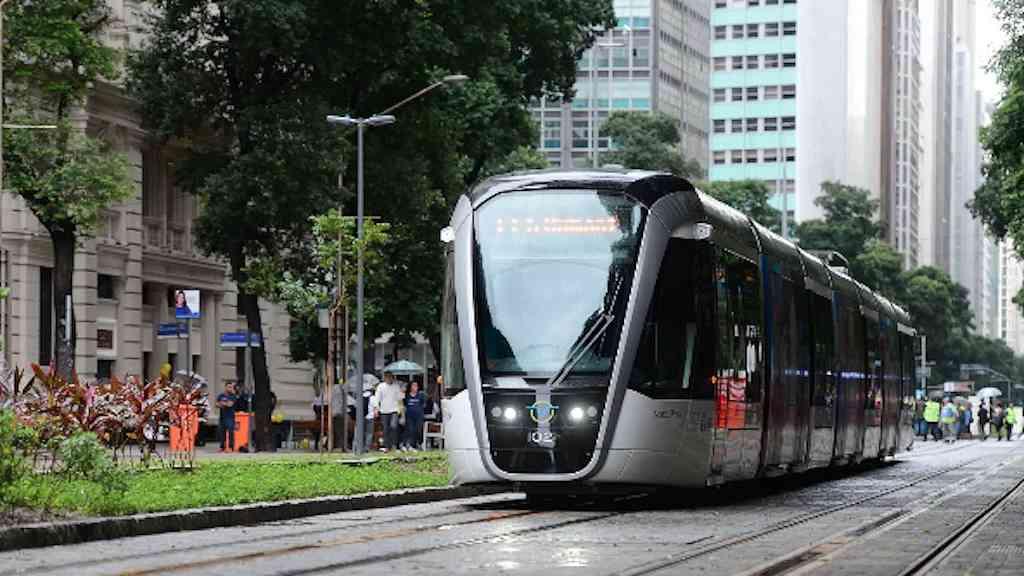 Prefeitura do Rio apresenta planos de substituir BRT por VLT | Plano da prefeitura é substituir BRTs por VLTs, VLPs ou tecnologias parecidas a médio e longo prazo