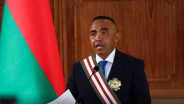 Líder do golpe em Madagascar toma posse como presidente