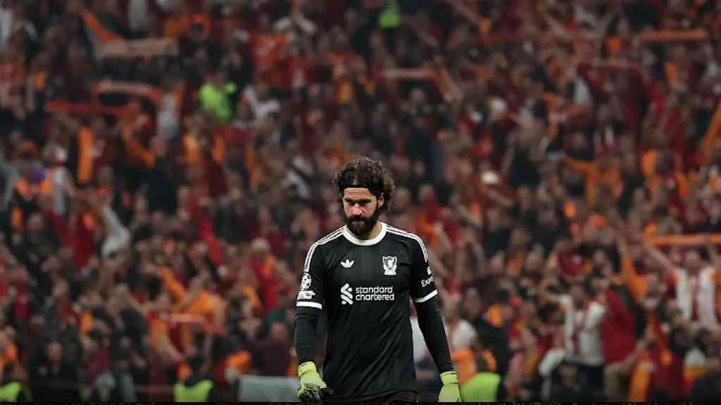 Alisson desfalca o Liverpool em clássico contra o United | Em momento crítico na Premier League, Reds entram em campo no domingo