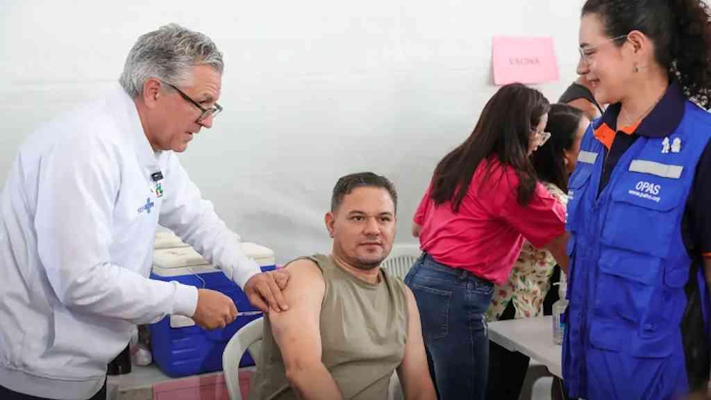 Dia D de Vacinação: Padilha reforça segurança da imunização | Ministro da Saúde convoca pais a checarem caderneta dos filhos