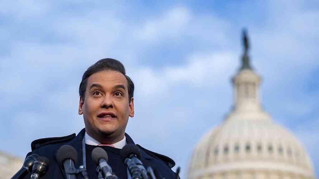 Trump perdoa George Santos, que deixa prisão nos EUA | Ex-deputado George Santos é filho de brasileiros