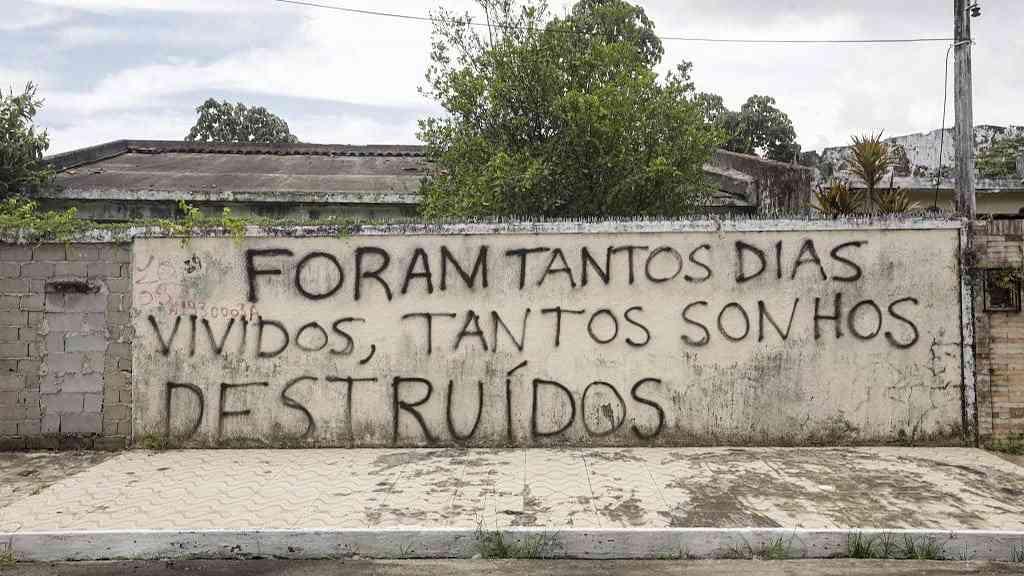 MPF acusa Braskem por crimes ambientais em Maceió | Moradores deixam frases em suas casas após serem desalojados, nas proximidades da mina n°18 da mineradora Braskem na lagoa de Mundaú