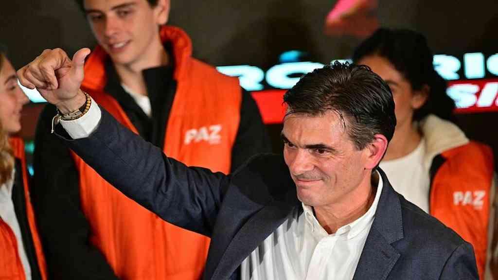 Rodrigo Paz vence eleição e marca retorno da direita ao poder na Bolívia | Paz recebeu 54,53% dos votos contra 45,5% de Quiroga