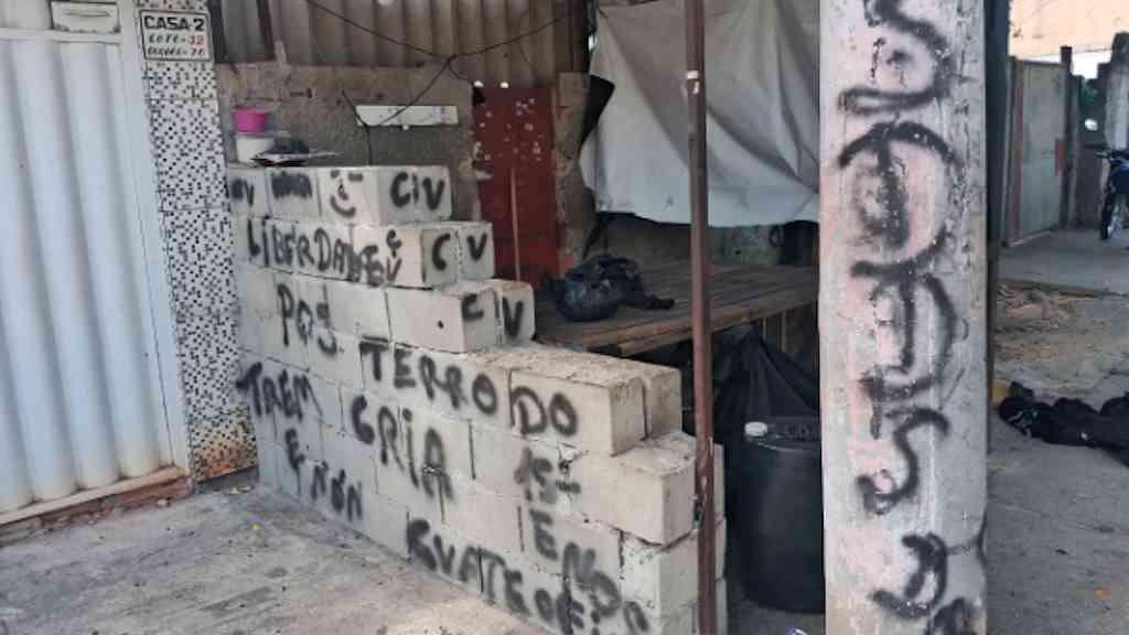 Ação da PM contra o tráfico em Caxias deixa dois homens baleados | Dois feridos em operação da PM contra o tráfico em Duque de Caxias