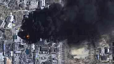 Rússia atinge rede elétrica e causa apagão na Ucrânia