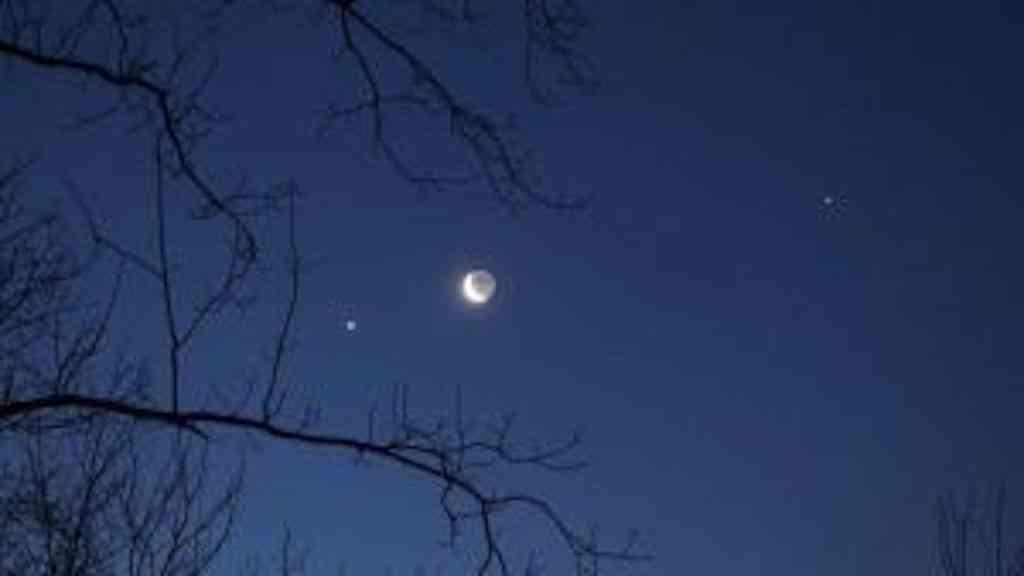 Lua e Via Láctea aparecem juntas no céu brasileiro | Brasil presencia encontro da Lua com a Via Láctea