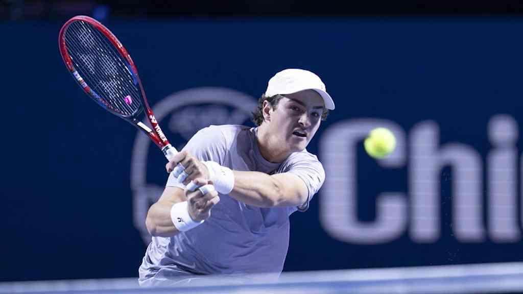 João Fonseca vence francês na estreia do ATP 500 da Basileia | Tenista brasileiro superou atual campeão do torneio suíço
