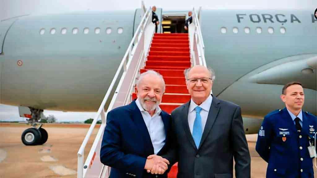 Lula embarca para giro de uma semana pela Ásia | O presidente Lula passa a condução do governo ao vice, Geraldo Alckmin